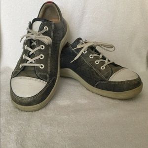 Finn Comfort Youth Tennis Shoes Size 40